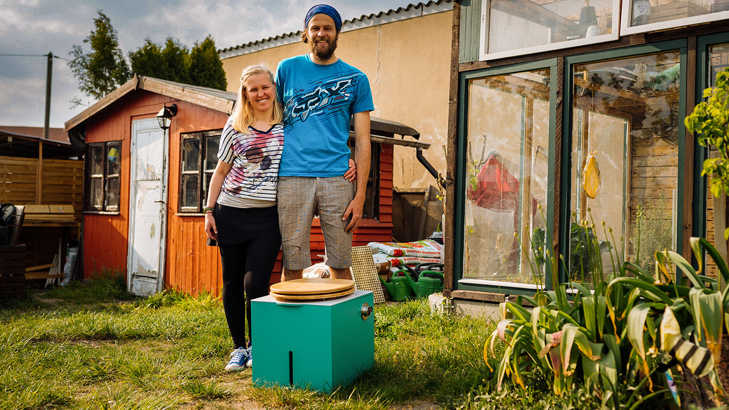 Our EasyLoo composting toilet with 12 V fan is the ideal garden toilet for the whole family