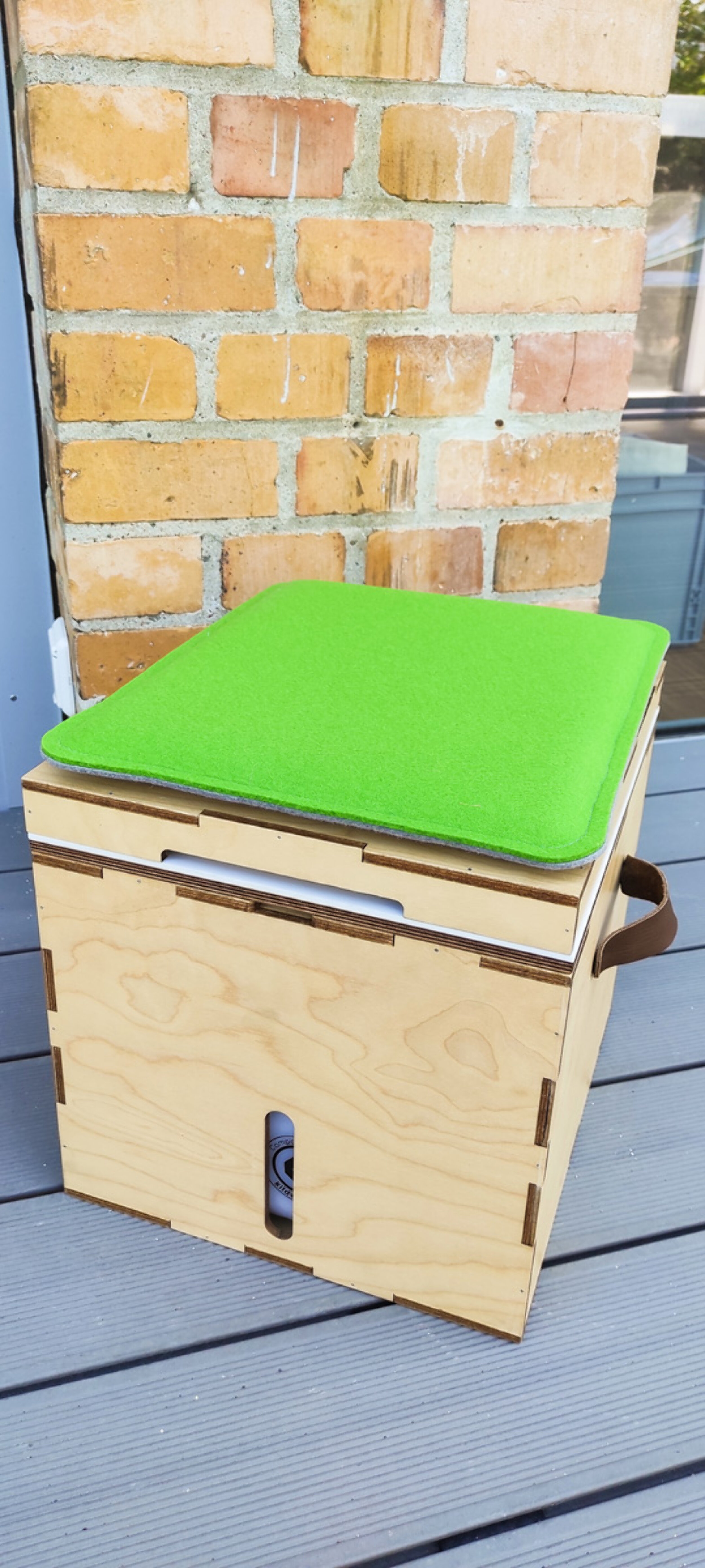 Our seat cushion made of high-quality felt turns your composting toilet into an attractive seat